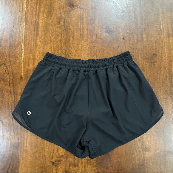Lululemon Hotty Hot Low-Rise Lined Short 4” Size 8 Black - Picture 2 of 7